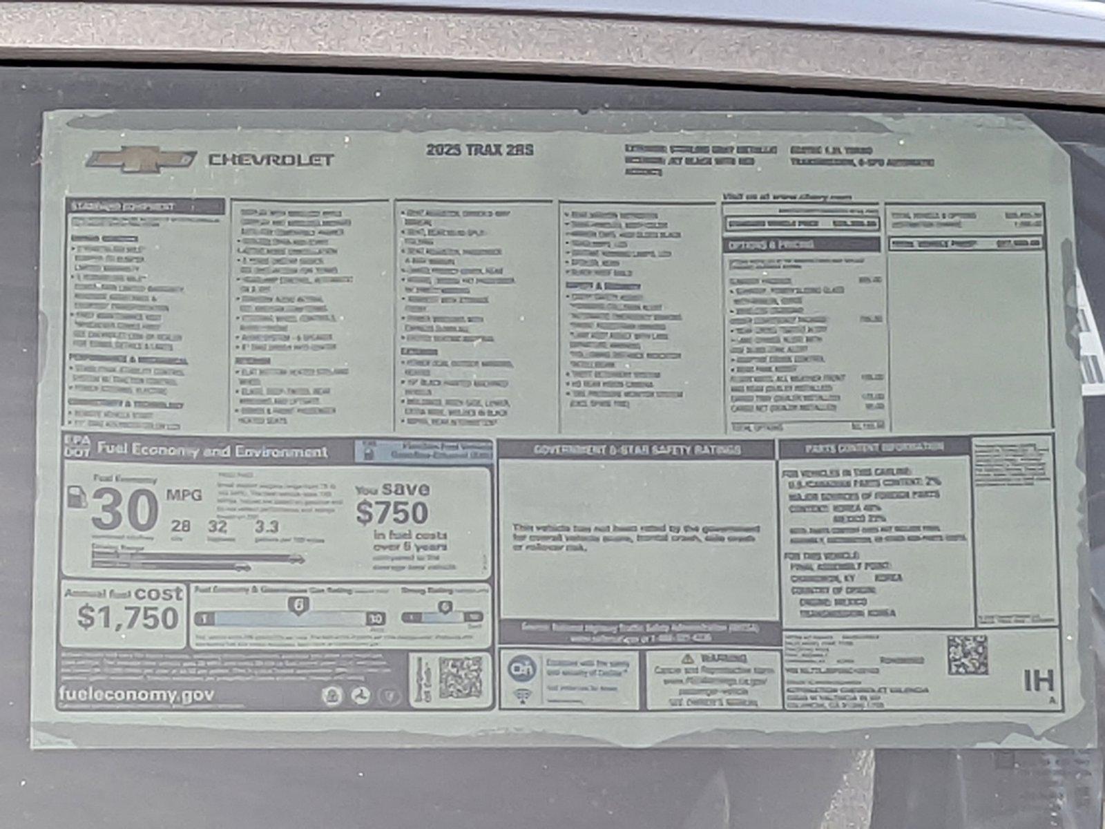 2025 Chevrolet Trax Vehicle Photo in VALENCIA, CA 91355-1705