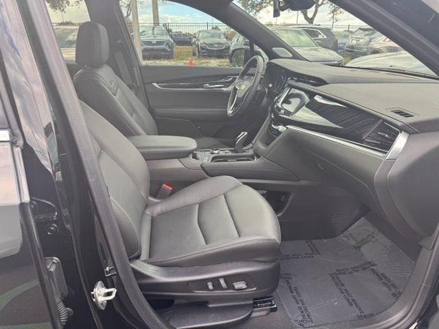 2025 Cadillac XT6 Vehicle Photo in DELRAY BEACH, FL 33483-3294