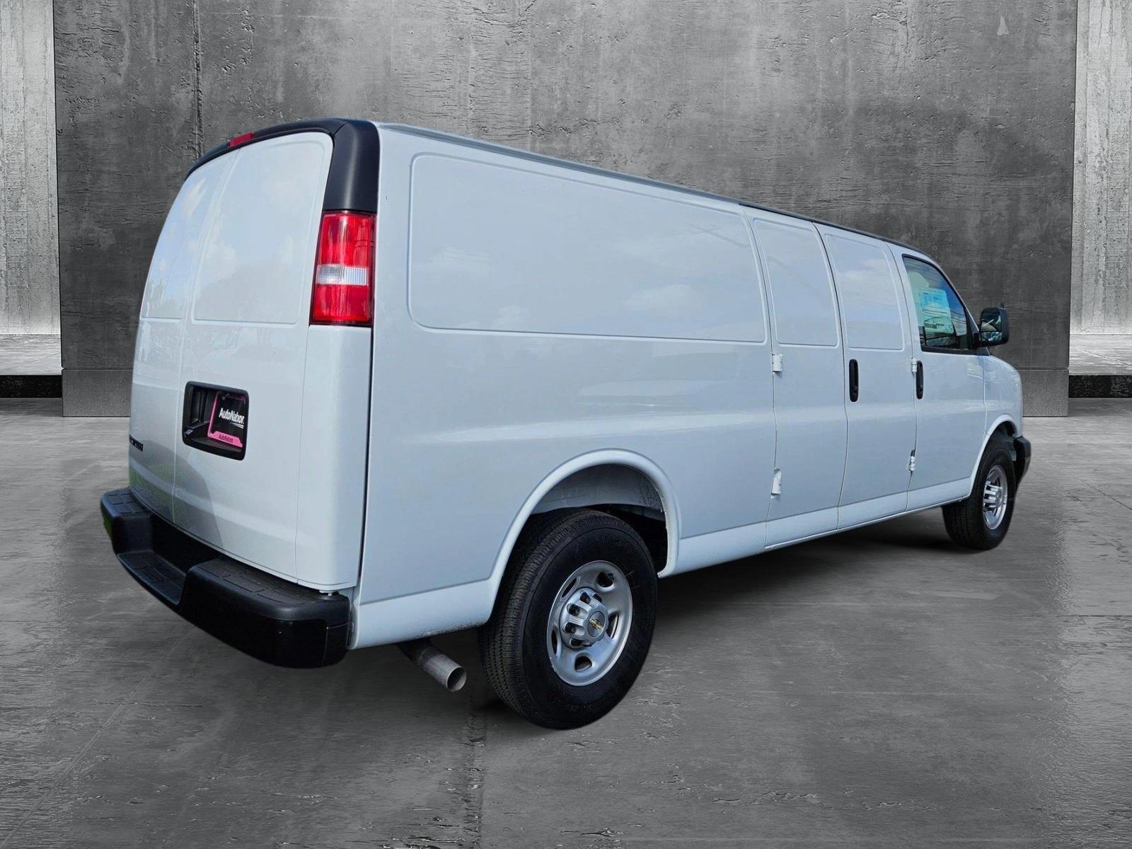 2025 Chevrolet Express Cargo 2500 Vehicle Photo in GREENACRES, FL 33463-3207