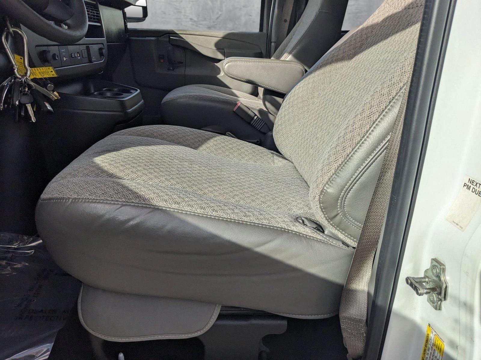 2019 Chevrolet Express Passenger Vehicle Photo in MIAMI, FL 33172-3015