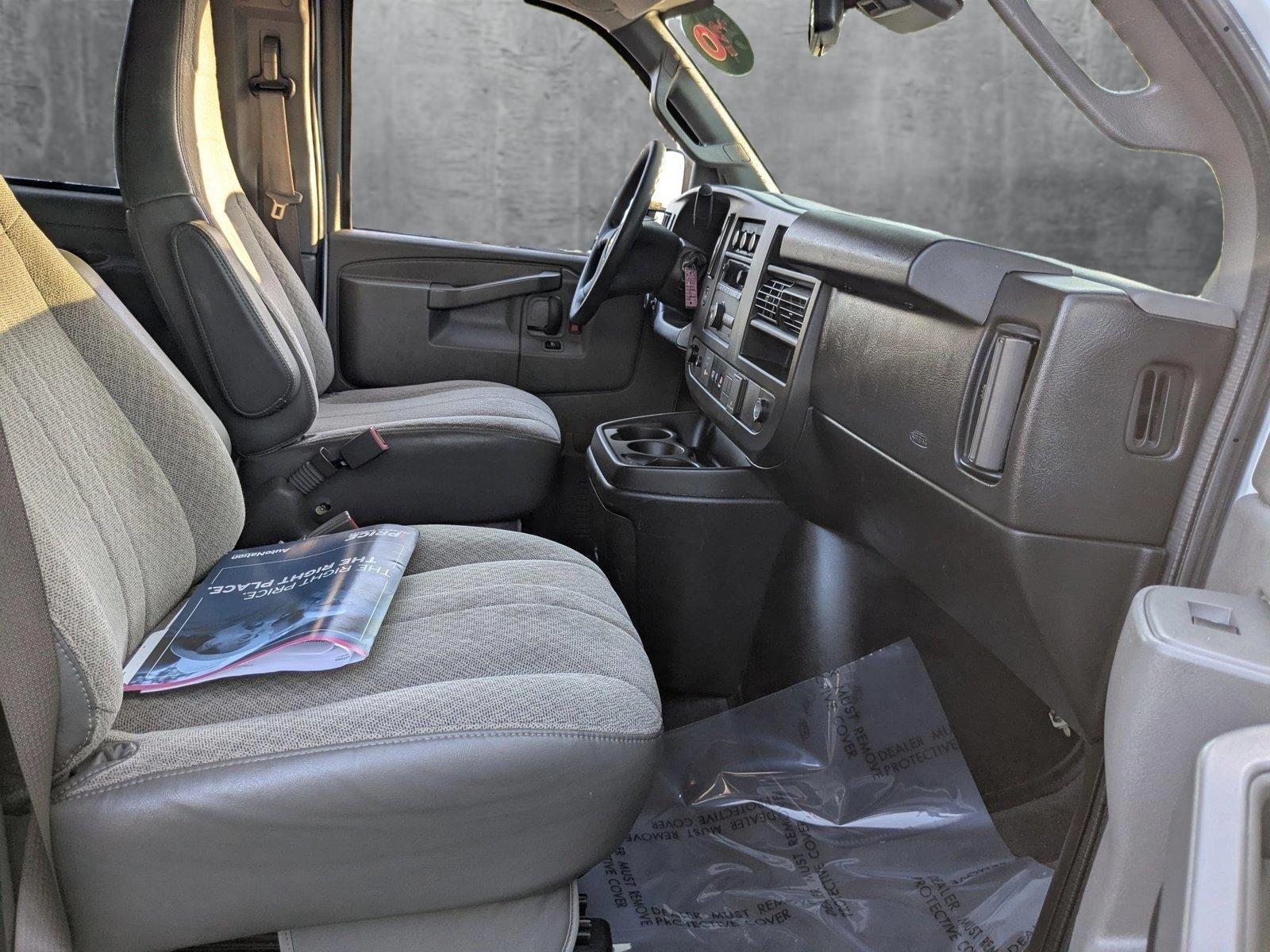 2020 Chevrolet Express Passenger 3500 Vehicle Photo in MIAMI, FL 33134-2699