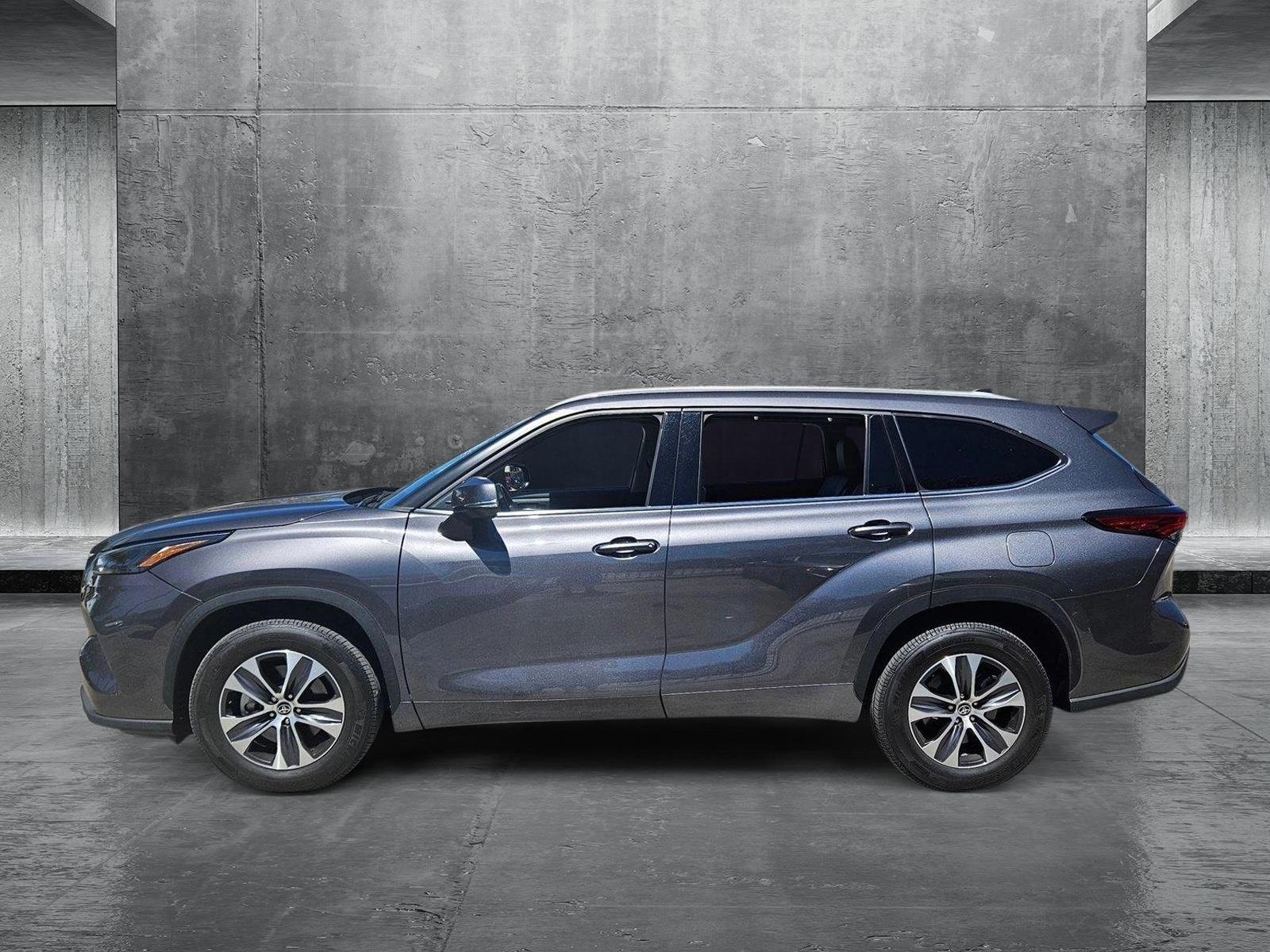 2022 Toyota Highlander Vehicle Photo in Pembroke Pines , FL 33027