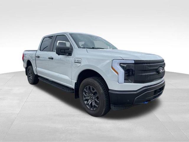 2023 Ford F-150 Lightning Vehicle Photo in MEDINA, OH 44256-9631