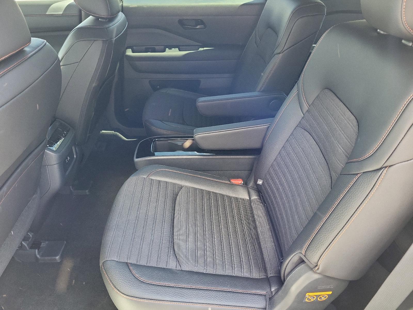 2025 Nissan Pathfinder Vehicle Photo in Albuquerque, NM 87110