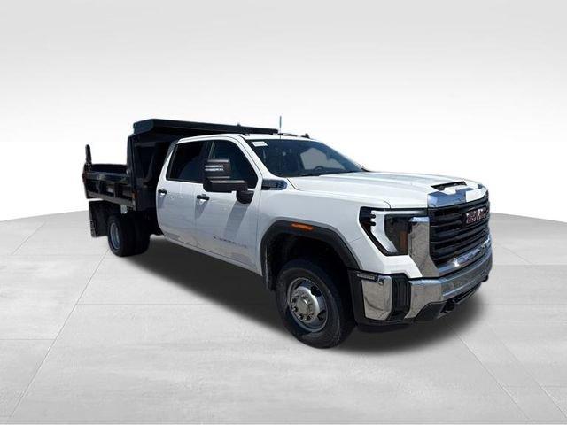 2025 GMC Sierra 3500 HD Chassis Cab Vehicle Photo in MEDINA, OH 44256-9631