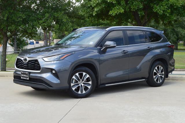 2024 Toyota Highlander Vehicle Photo in Houston, TX 77090