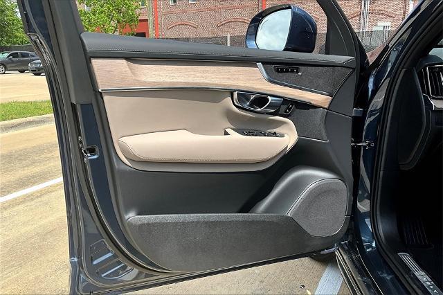 2025 Volvo XC90 Vehicle Photo in Houston, TX 77007
