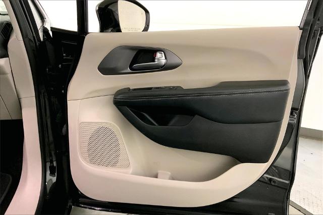 2022 Chrysler Pacifica Vehicle Photo in Lees Summit, MO 64086