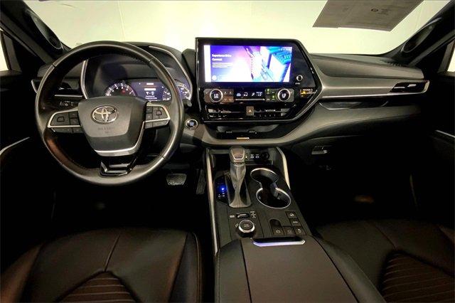 2023 Toyota Highlander Vehicle Photo in KANSAS CITY, MO 64114-4545