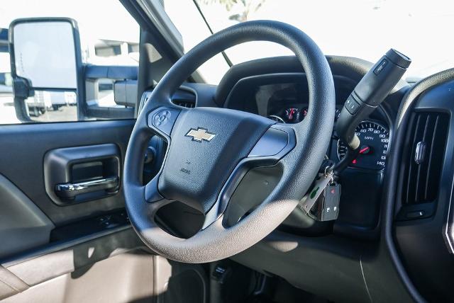 2023 Chevrolet Silverado Chassis Cab Vehicle Photo in VENTURA, CA 93003-8585