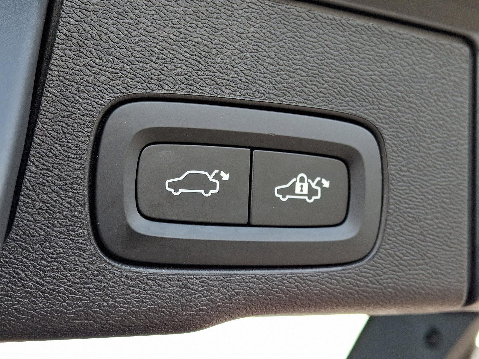 2022 Volvo XC60 Vehicle Photo in Trevose, PA 19053