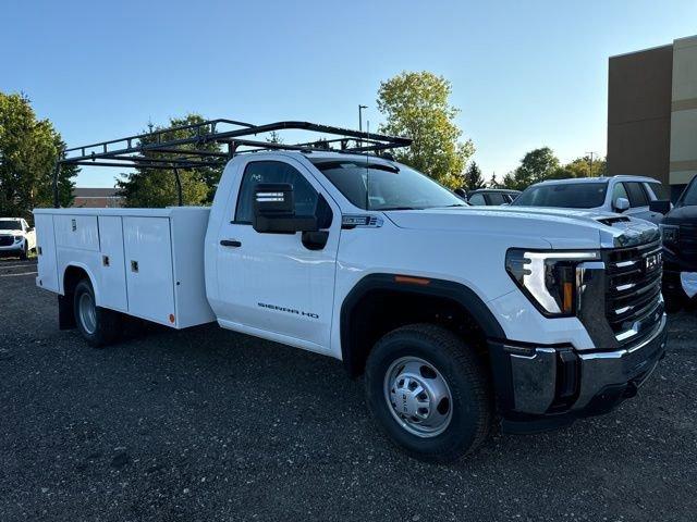 2024 GMC Sierra 3500 HD Chassis Cab Vehicle Photo in MEDINA, OH 44256-9631