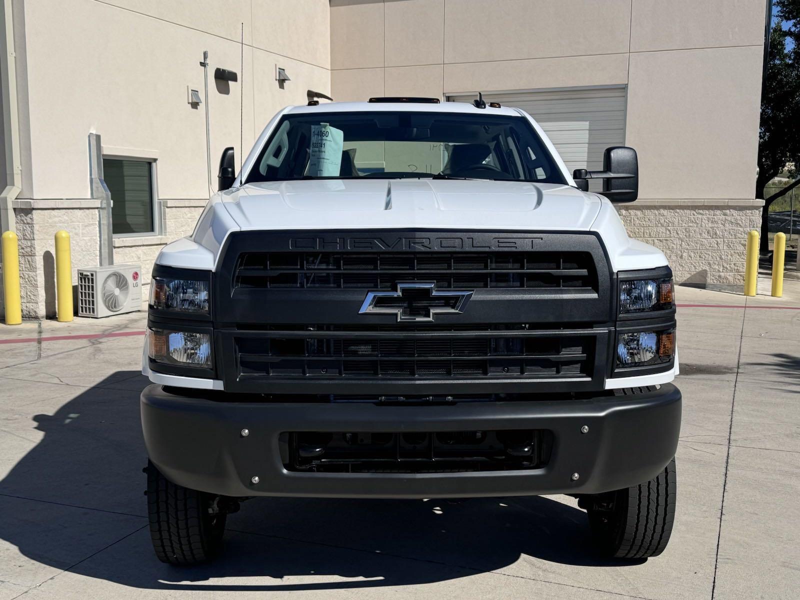 2024 Chevrolet Silverado 5500 HD Vehicle Photo in GEORGETOWN, TX 78626-7508