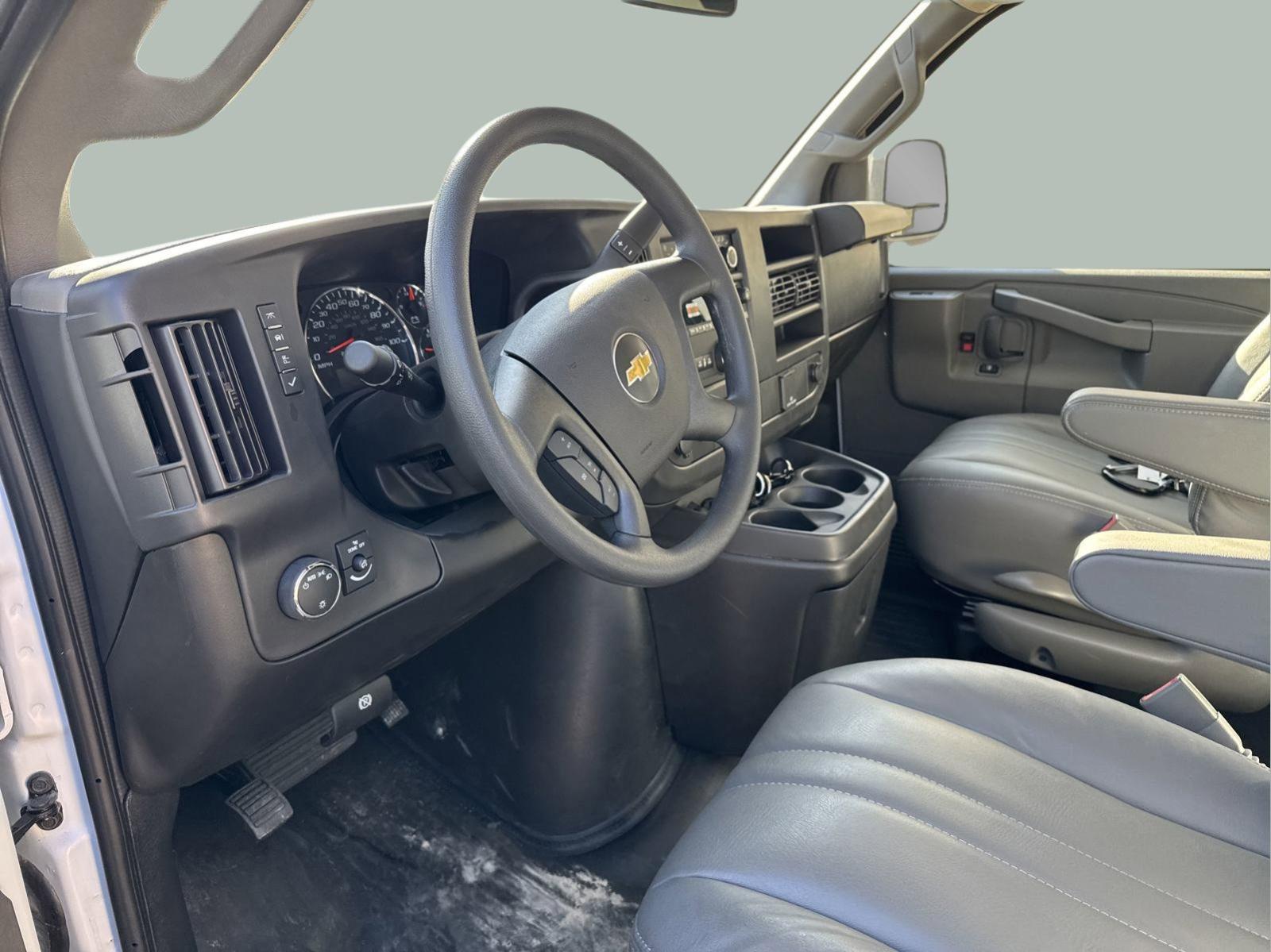 2024 Chevrolet Express Cargo 2500 Vehicle Photo in GEORGETOWN, TX 78626-7508