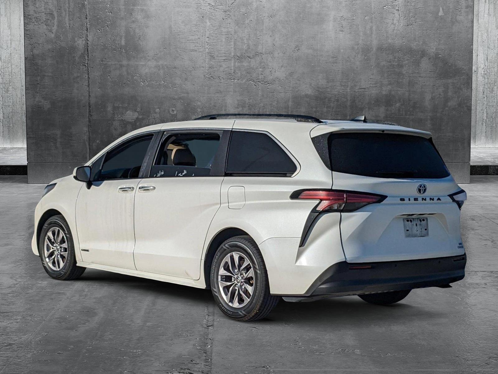 2021 Toyota Sienna Vehicle Photo in Davie, FL 33331