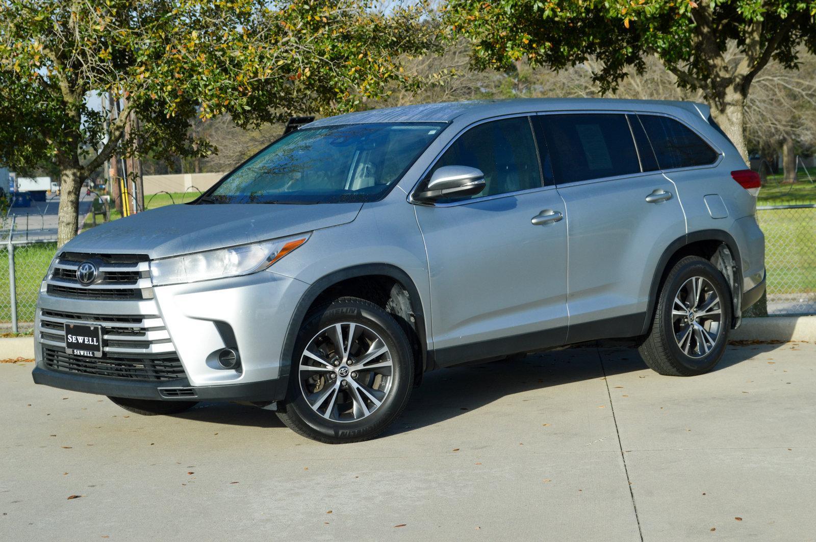 2019 Toyota Highlander Vehicle Photo in Houston, TX 77090