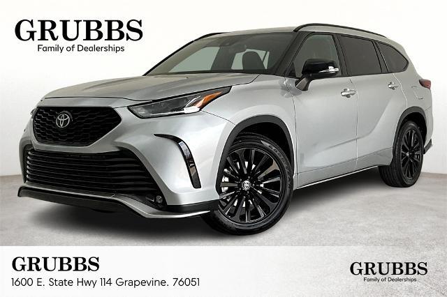 2024 Toyota Highlander Vehicle Photo in Grapevine, TX 76051
