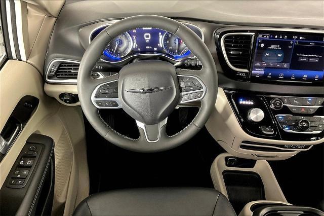 2024 Chrysler Pacifica Vehicle Photo in Tulsa, OK 74129