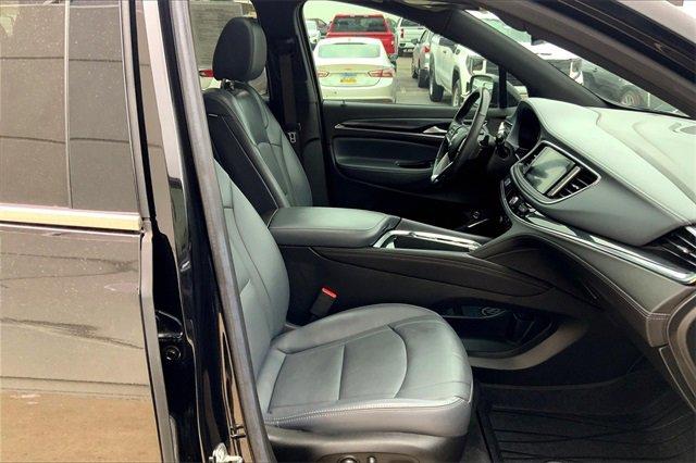 2022 Buick Enclave Vehicle Photo in TOPEKA, KS 66609-0000