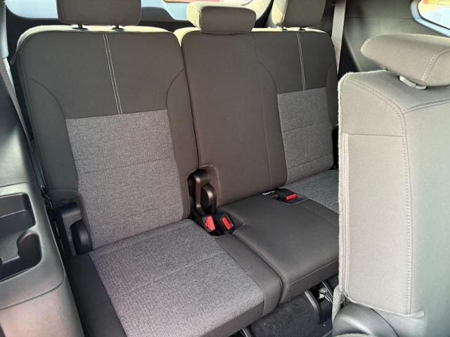 2025 GMC Acadia Vehicle Photo in COLUMBIA, MO 65203-3903
