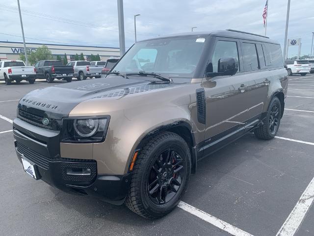 2023 Defender Vehicle Photo in GREEN BAY, WI 54304-5303