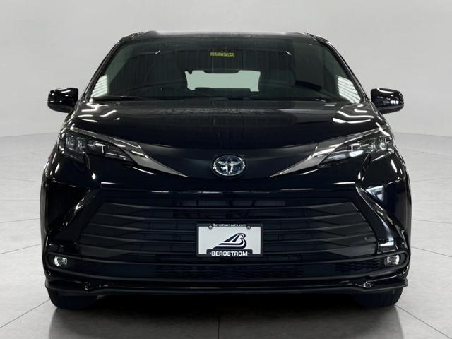 2025 Toyota Sienna Vehicle Photo in Oshkosh, WI 54904