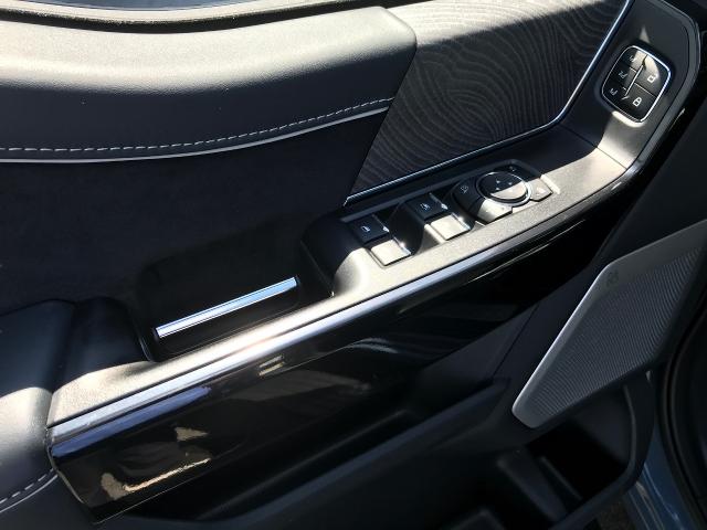 2023 Ford F-150 Lightning Vehicle Photo in GREEN BAY, WI 54303-3330
