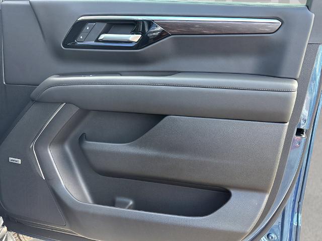2025 Chevrolet Suburban Vehicle Photo in SAVANNAH, GA 31406-4513