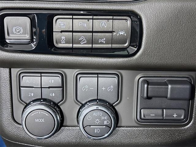 2025 GMC Yukon XL Vehicle Photo in PUYALLUP, WA 98371-4149