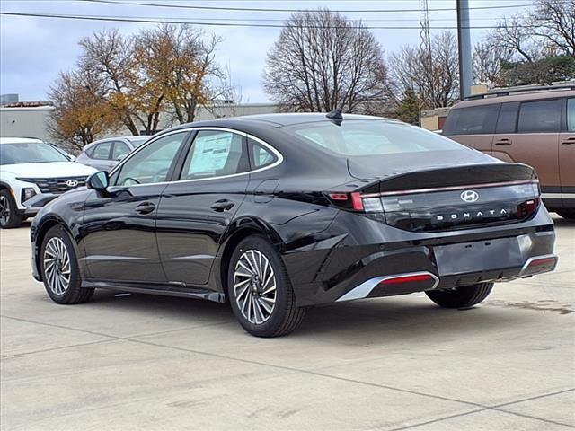 2025 Hyundai SONATA Hybrid Vehicle Photo in Peoria, IL 61615