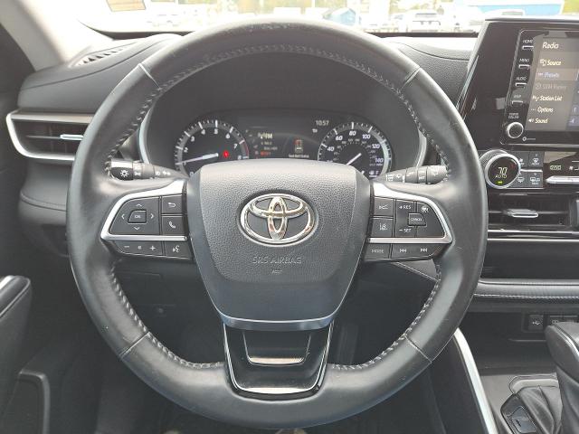 2020 Toyota Highlander Vehicle Photo in CROSBY, TX 77532-9157