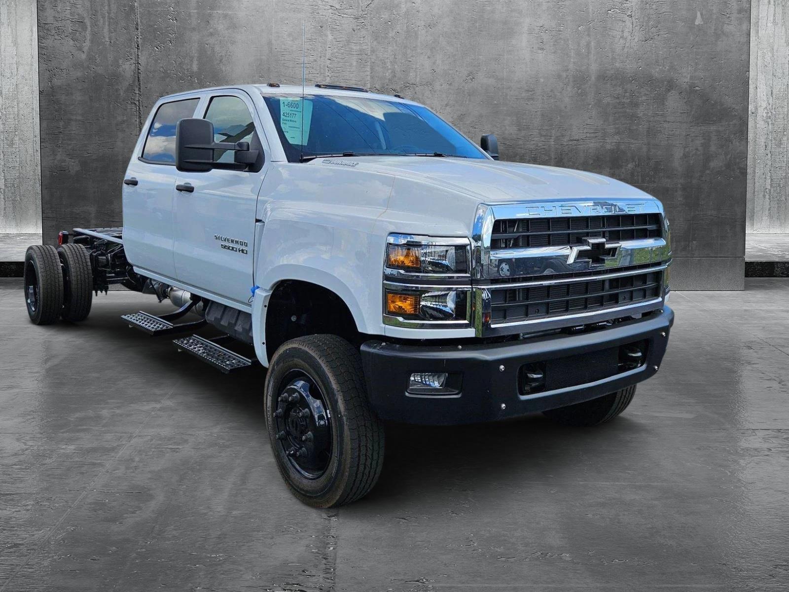 2024 Chevrolet Silverado 5500 HD Vehicle Photo in GREENACRES, FL 33463-3207