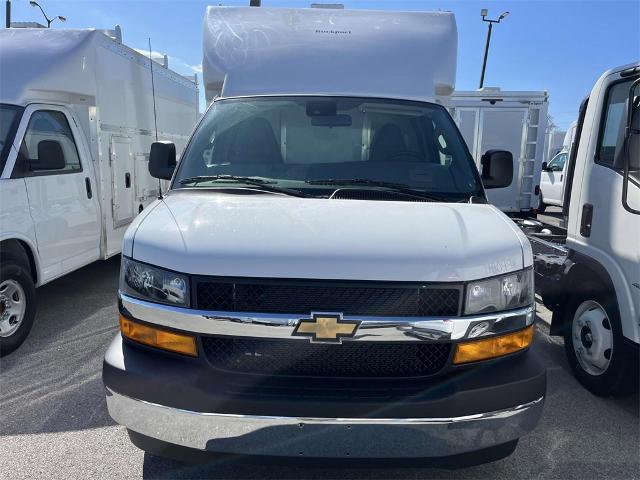2025 Chevrolet Express Cutaway 3500 Vehicle Photo in ALCOA, TN 37701-3235