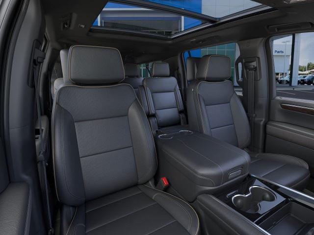 2025 Chevrolet Suburban Vehicle Photo in SELMA, TX 78154-1460