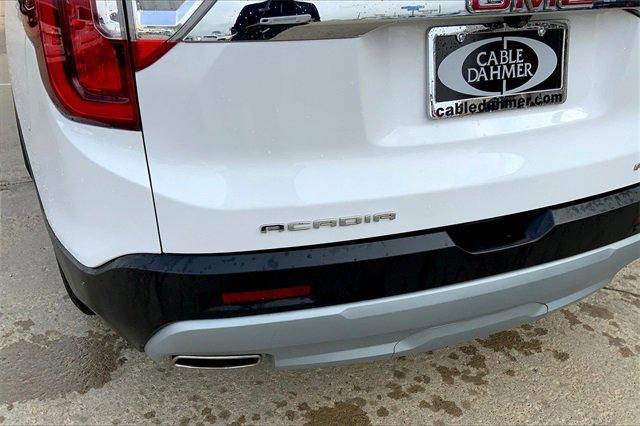 2023 GMC Acadia Vehicle Photo in TOPEKA, KS 66609-0000