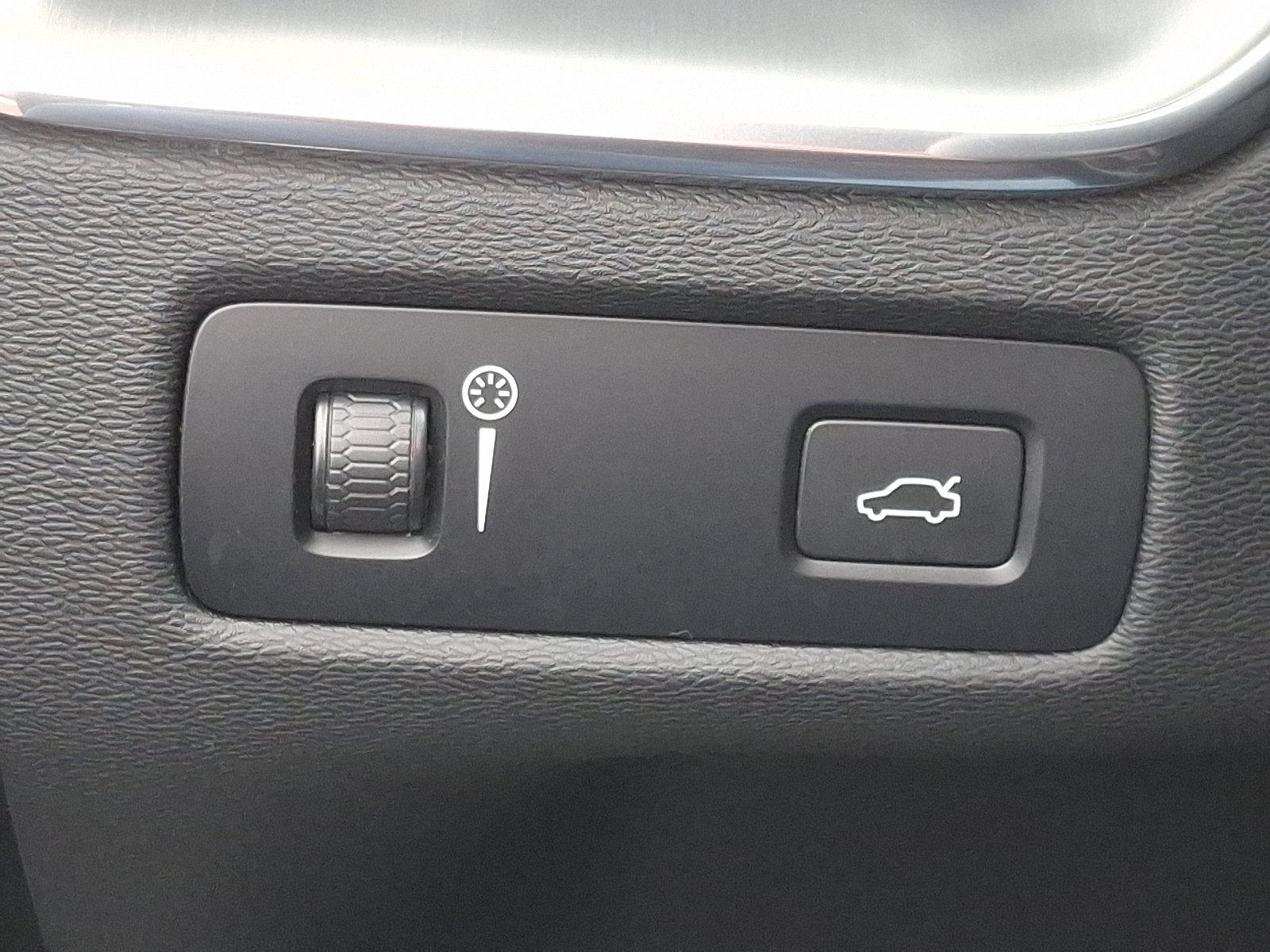 2022 Volvo XC60 Vehicle Photo in Trevose, PA 19053
