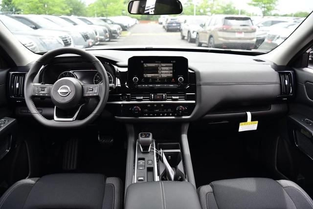2025 Nissan Pathfinder Vehicle Photo in Ballwin, MO 63011