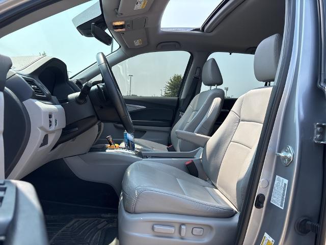 2022 Honda Pilot Vehicle Photo in Peoria, IL 61615