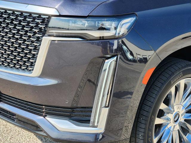 2022 Cadillac Escalade Vehicle Photo in DENTON, TX 76210-9321