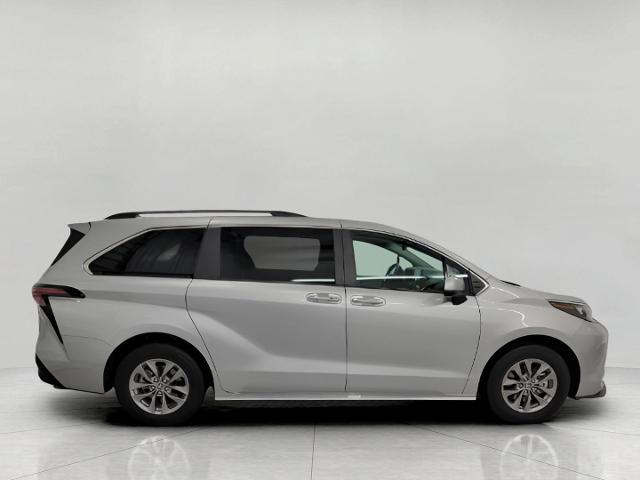 2024 Toyota Sienna Vehicle Photo in Oshkosh, WI 54904