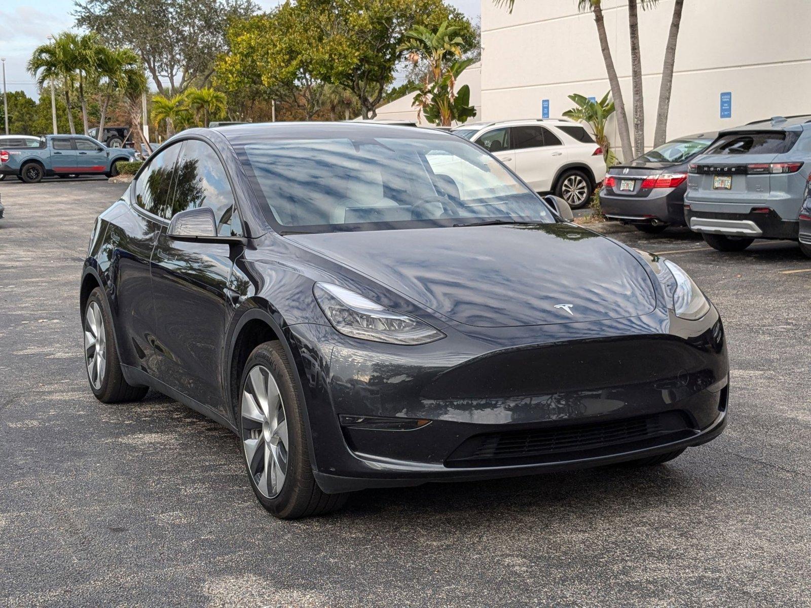 2024 Tesla Model Y Vehicle Photo in Miami, FL 33015