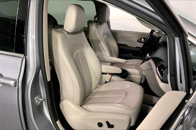 2017 Chrysler Pacifica Vehicle Photo in Lees Summit, MO 64086