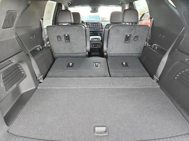 2025 Chevrolet Traverse Vehicle Photo in HAYS, KS 67601-1994