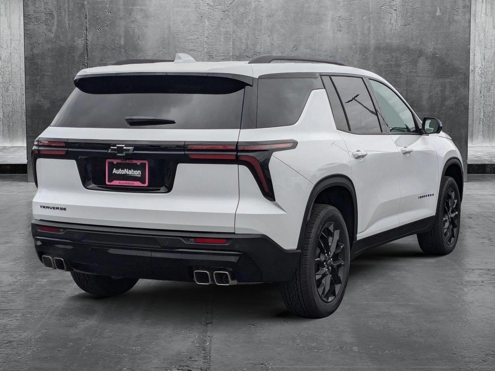 2025 Chevrolet Traverse Vehicle Photo in VALENCIA, CA 91355-1705