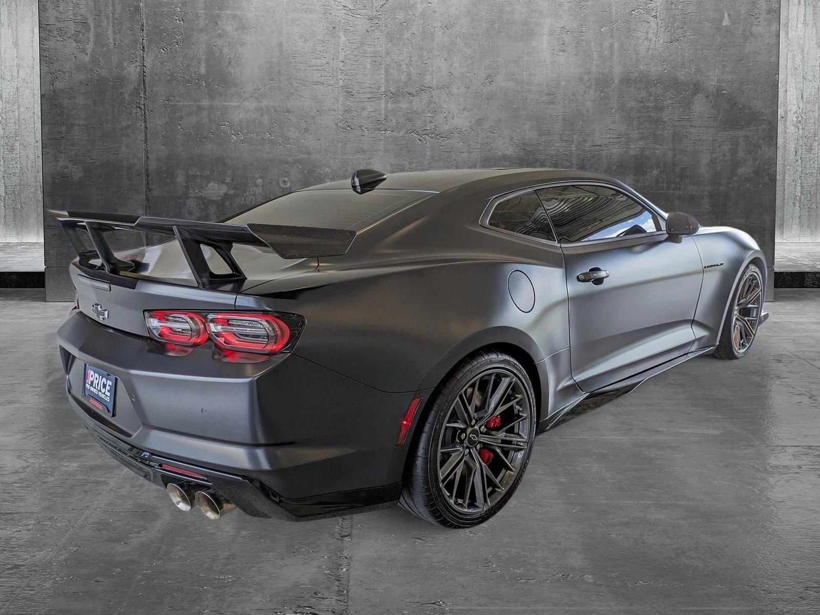 2024 Chevrolet Camaro Vehicle Photo in VALENCIA, CA 91355-1705