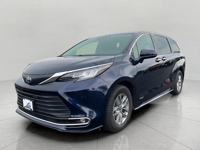 2021 Toyota Sienna Vehicle Photo in Oshkosh, WI 54904