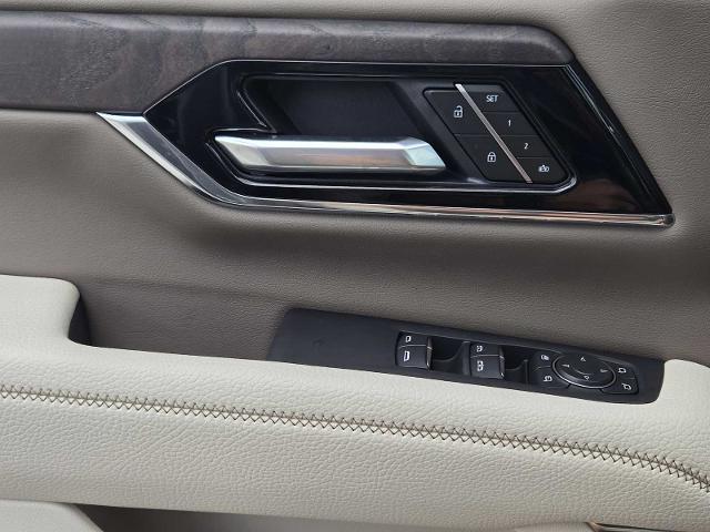 2025 GMC Yukon XL Vehicle Photo in DALLAS, TX 75209-3016