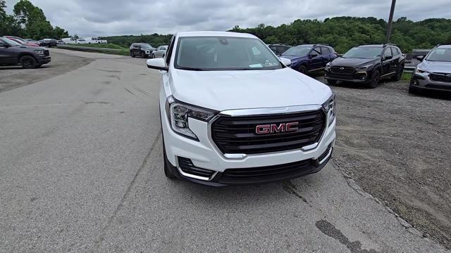 2024 GMC Terrain Vehicle Photo in Pleasant Hills, PA 15236