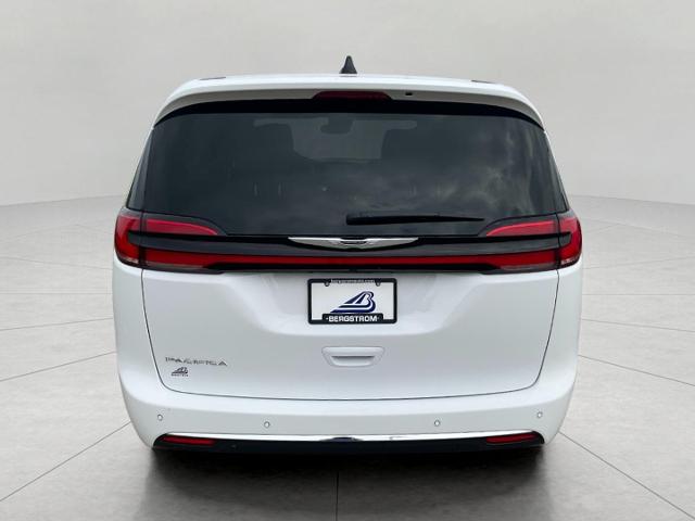 2025 Chrysler Pacifica Vehicle Photo in Kaukauna, WI 54130