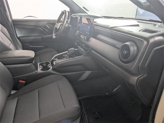 2024 Chevrolet Colorado Vehicle Photo in ENGLEWOOD, CO 80113-6708